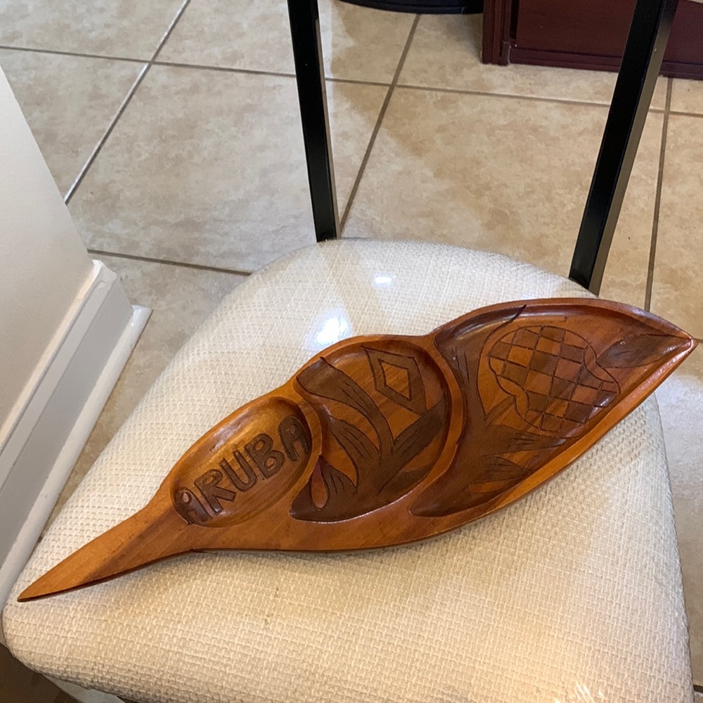 Wood serving‎ tray Aruba hand carved